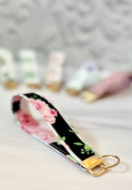 BLACK & PINK ROSE WRISTLET KEYCHAIN