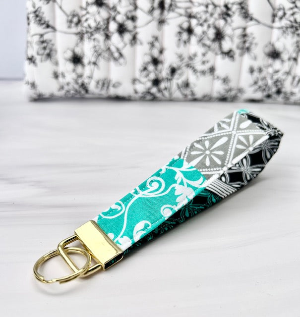 TEAL GEOMETRIC WRISTLET KEYCHAIN