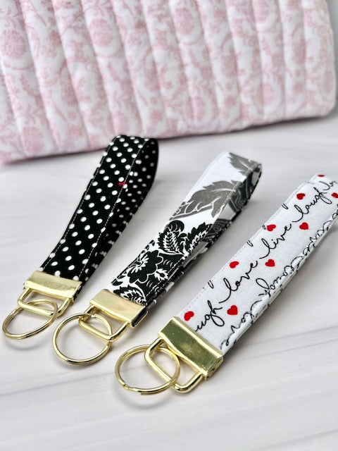 BLACK & WHITE DAMASK WRISTLET KEYCHAIN