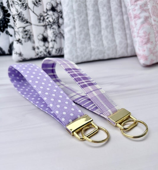 PURPLE & WHITE DOTS WRISTLET KEYCHAIN